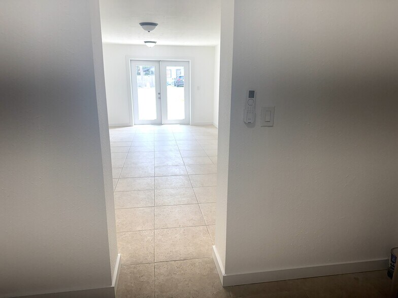More Photos Of 904 E Moody Blvd, Bunnell Office For Lease