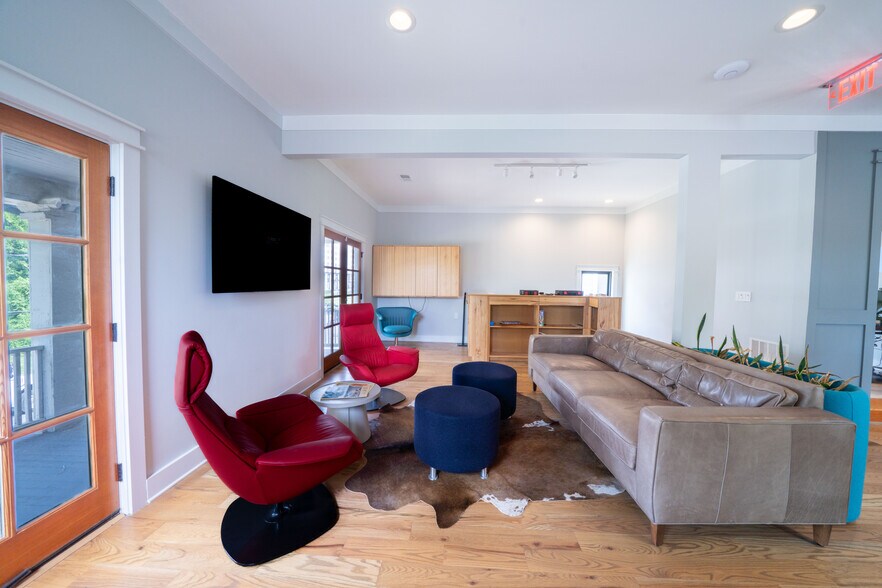 More Photos Of 152 N Tucker St, Memphis Loft Creative Space For Sale