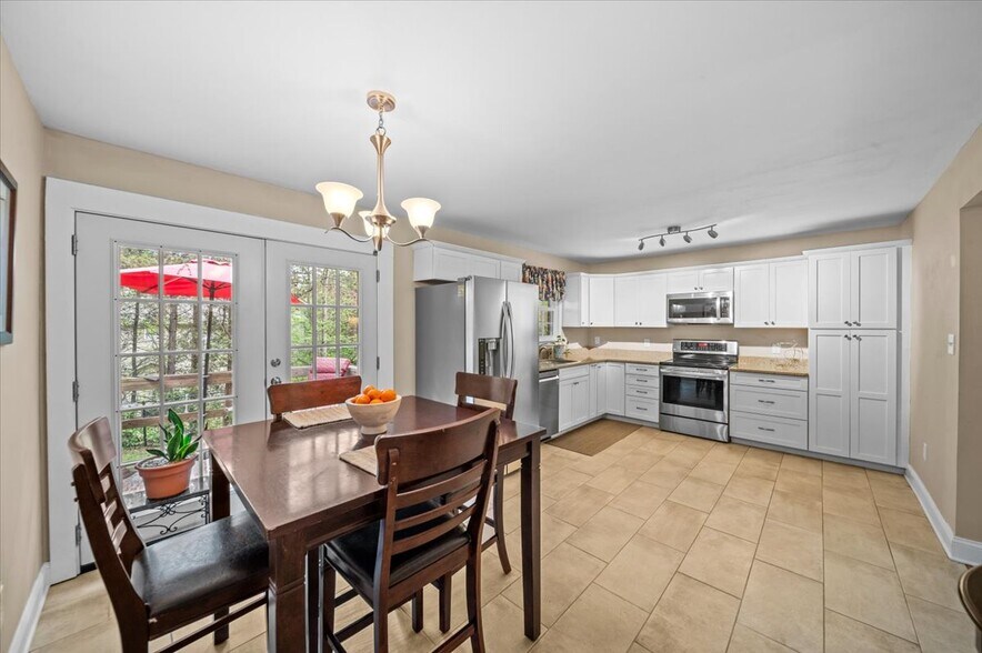 More Photos Of 909 State Park Rd, Greenville Office Residential For Sale