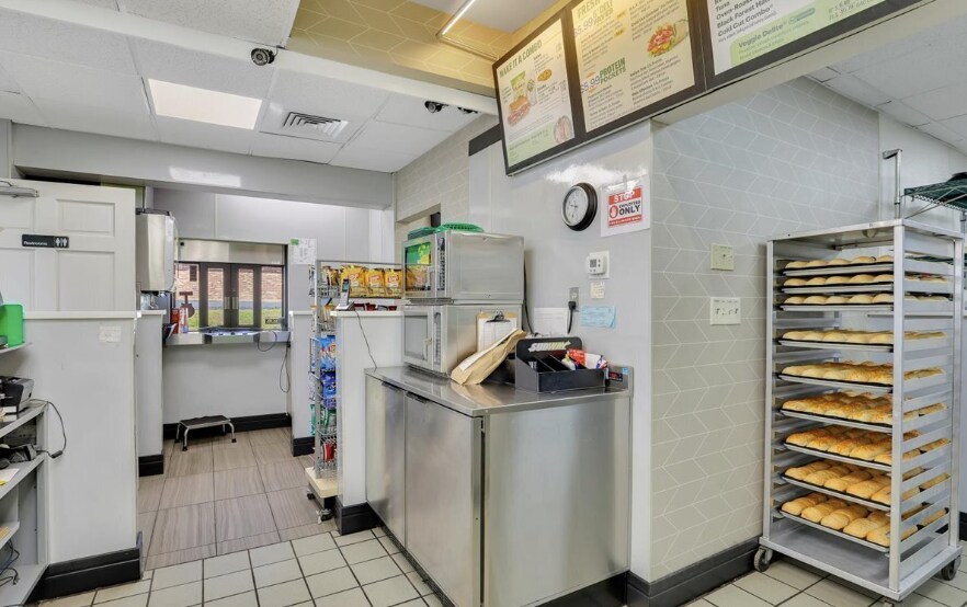 More Photos Of 942 Washington St, Middletown Fast Food For Sale