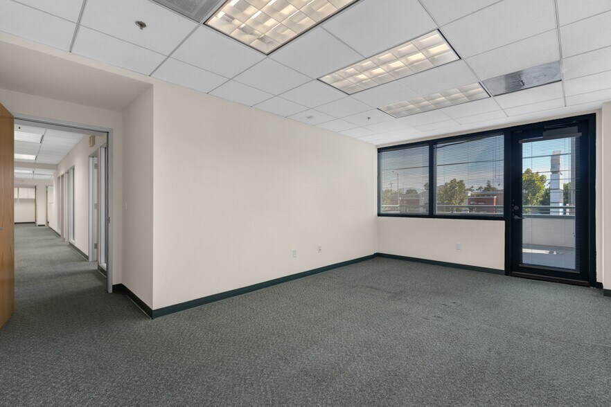 More Photos Of 6445 Sepulveda Blvd, Van Nuys Office For Lease