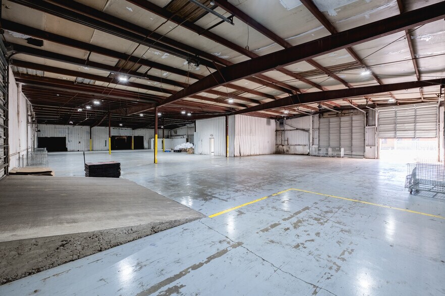 More Photos Of 3201 S Elm St, Little Rock Warehouse For Lease