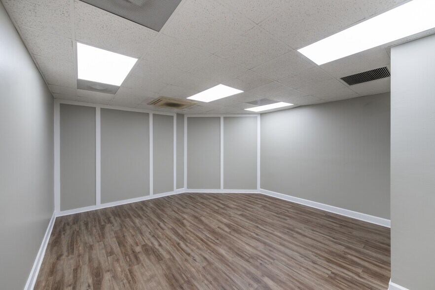 More Photos Of 900 Canal St, Jacksonville Distribution For Lease