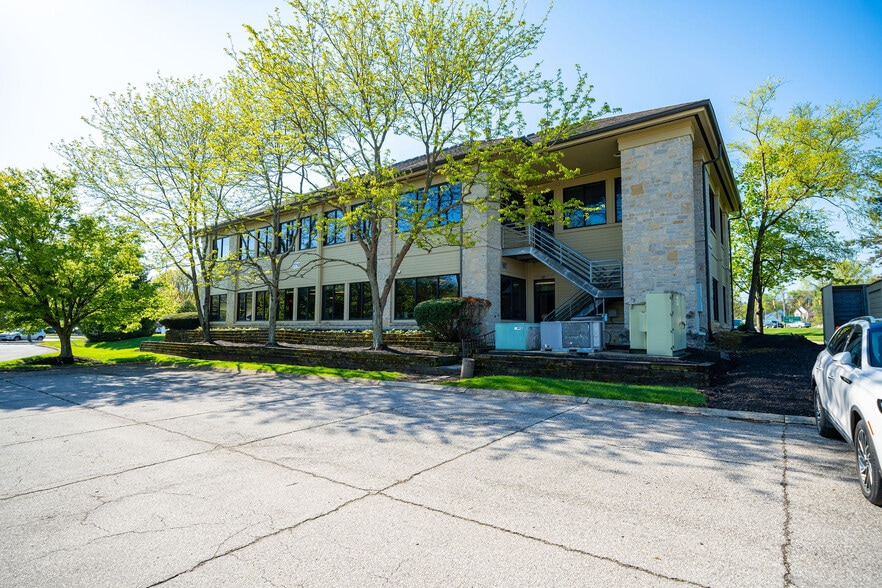 More Photos Of 7710 Olentangy River Rd, Columbus Office For Lease