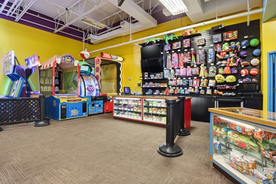 More Photos Of 23520 Overland Dr, Sterling Unknown For Lease