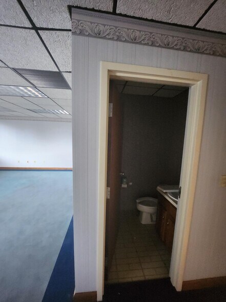 More Photos Of 2600 Zion Rd, Henderson Office For Sale