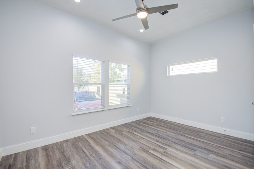 More Photos Of 2620 Delafield St, Houston Apartments For Sale