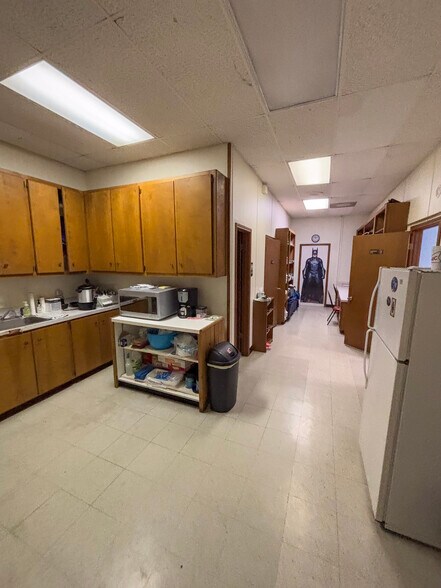 More Photos Of 111 Bowie St, De Kalb General Retail For Sale