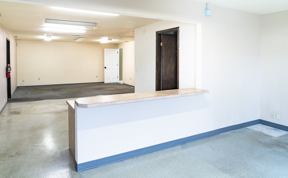More Photos Of 815-817 N Central Ave, Medford Storefront For Lease