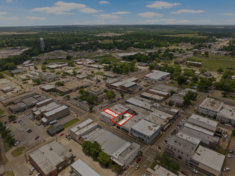 More Photos Of 209 N Jefferson Ave, Mount Pleasant Storefront For Sale