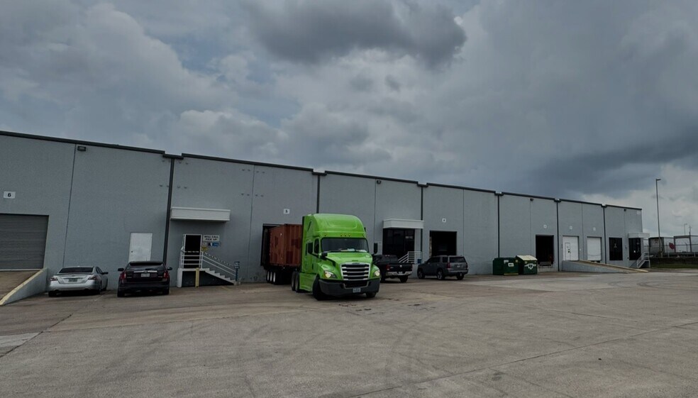 More Photos Of 8811 Wallisville Rd, Houston Warehouse For Lease