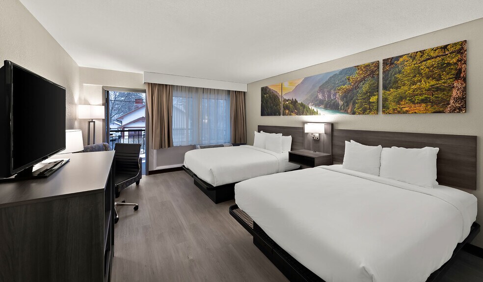 More Photos Of 70 N Stevens St, Rhinelander Hotel For Sale