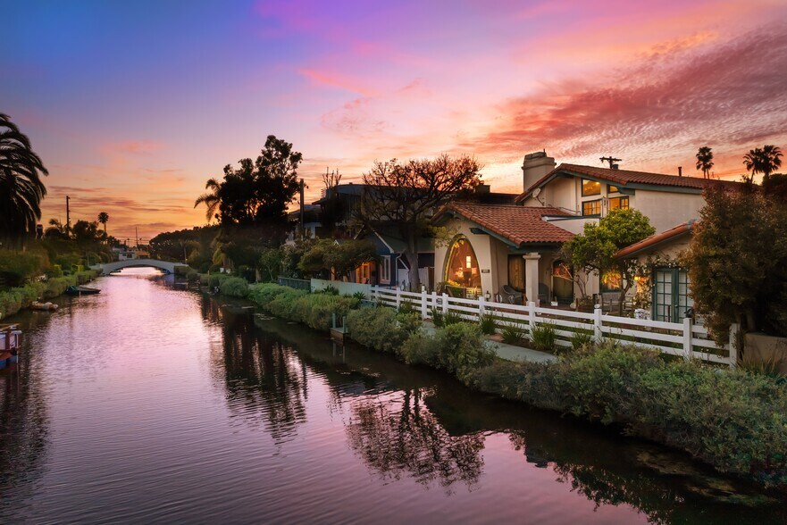 More Photos Of 431 Howland Canal, Venice Land For Sale