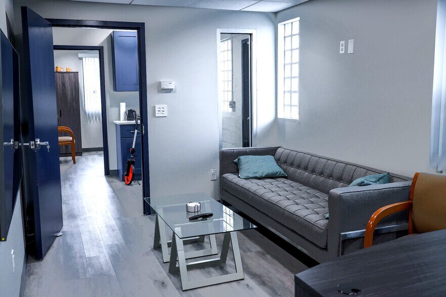 More Photos Of 231 E 1st Ave, Roselle Manufacturing For Lease