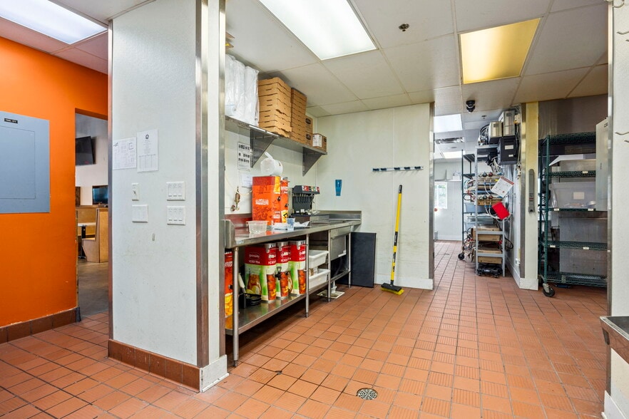 More Photos Of 350 University Blvd, Harrisonburg Freestanding For Sale