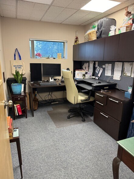 More Photos Of 70 Acorn Ln, Levittown Office For Sale