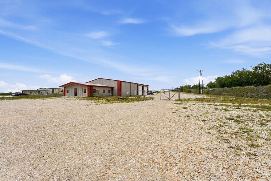 More Photos Of 6542 County Road 145, Kenedy Industrial For Lease