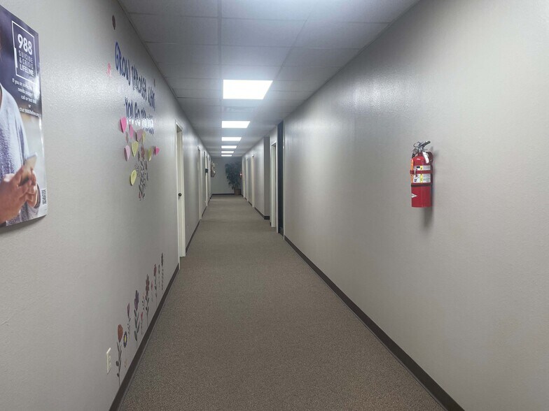 More Photos Of 1305 S Key Ave, Lampasas Office For Sale