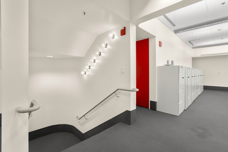 More Photos Of 301 Washington St, Columbus Office For Lease