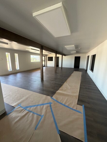 More Photos Of 10934 E 55th Pl, Tulsa Distribution For Lease