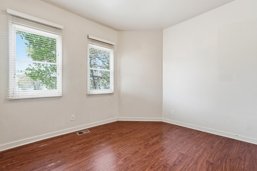 More Photos Of 309 W 41st St, Savannah Multifamily For Sale