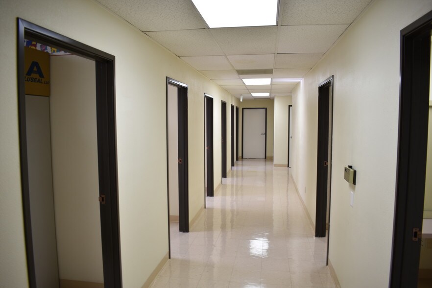 More Photos Of 2501 S Hill St, Los Angeles Office For Sale