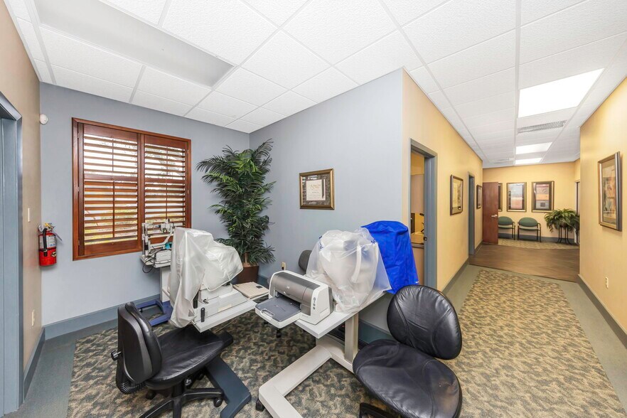 More Photos Of 2346 Drew St, Clearwater Office For Sale