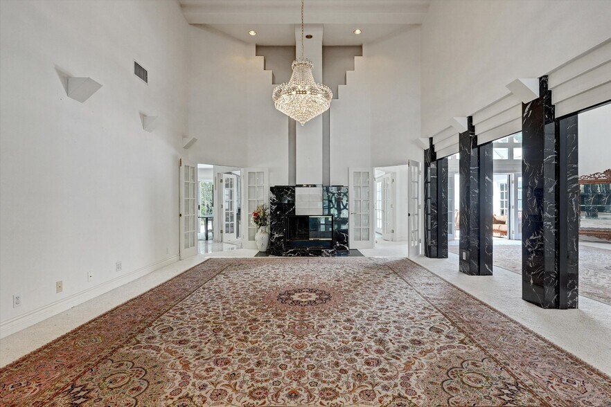 More Photos Of 4623 Hayvenhurst Ave, Encino Apartments For Sale