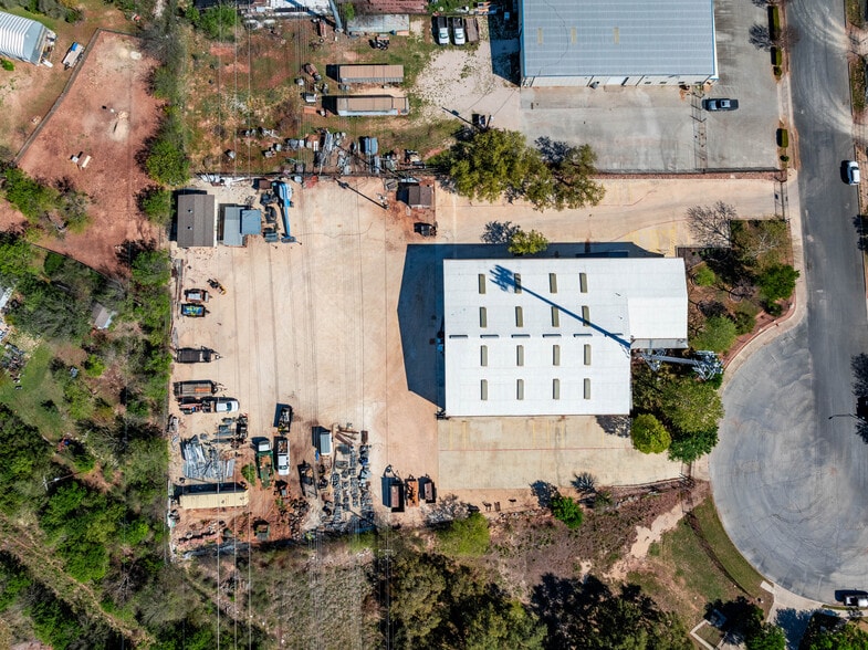 More Photos Of 13307 Western Oak Dr, Helotes Warehouse For Lease