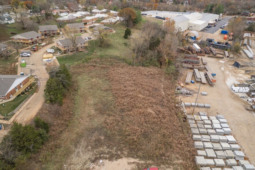 More Photos Of 519 Benham St, Bonne Terre Light Manufacturing For Sale