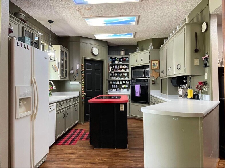 More Photos Of 175 Herber, New Braunfels Specialty For Sale