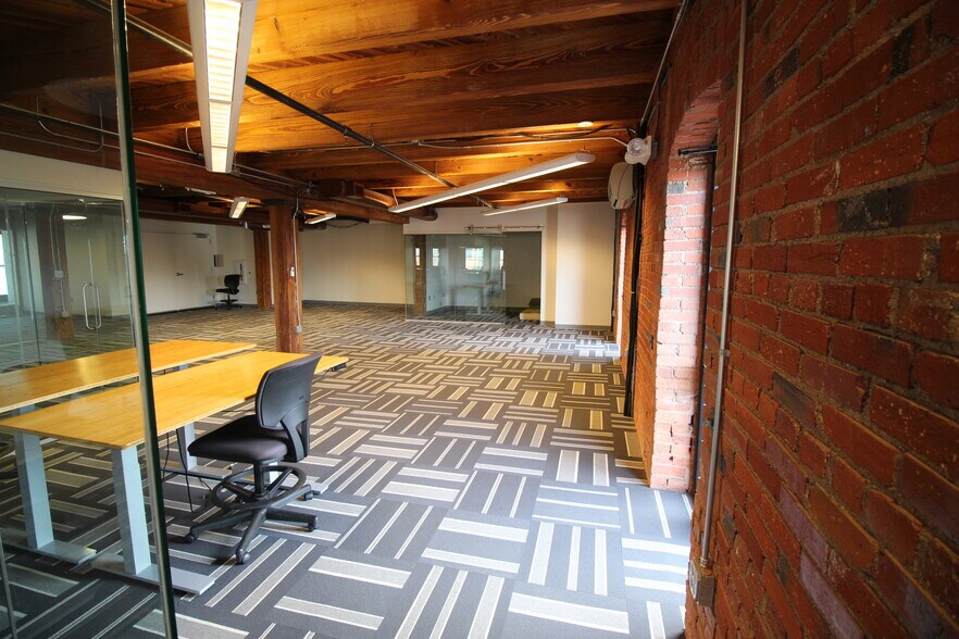 More Photos Of 151 N 8th St, Lincoln Office For Lease