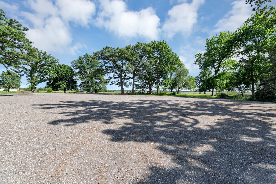 More Photos Of 41W597 US Highway 20, Hampshire Flex For Sale