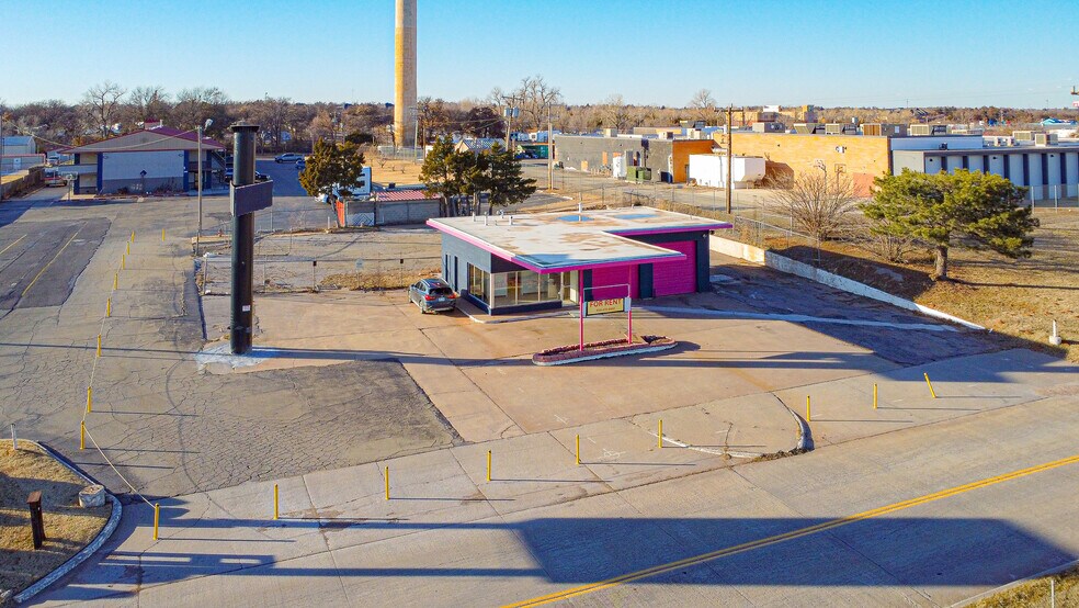 More Photos Of 12007 N I-35 Service Rd, Oklahoma City Service Station For Lease