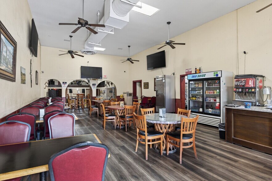 More Photos Of 974 E Main St, Santa Paula Restaurant For Sale