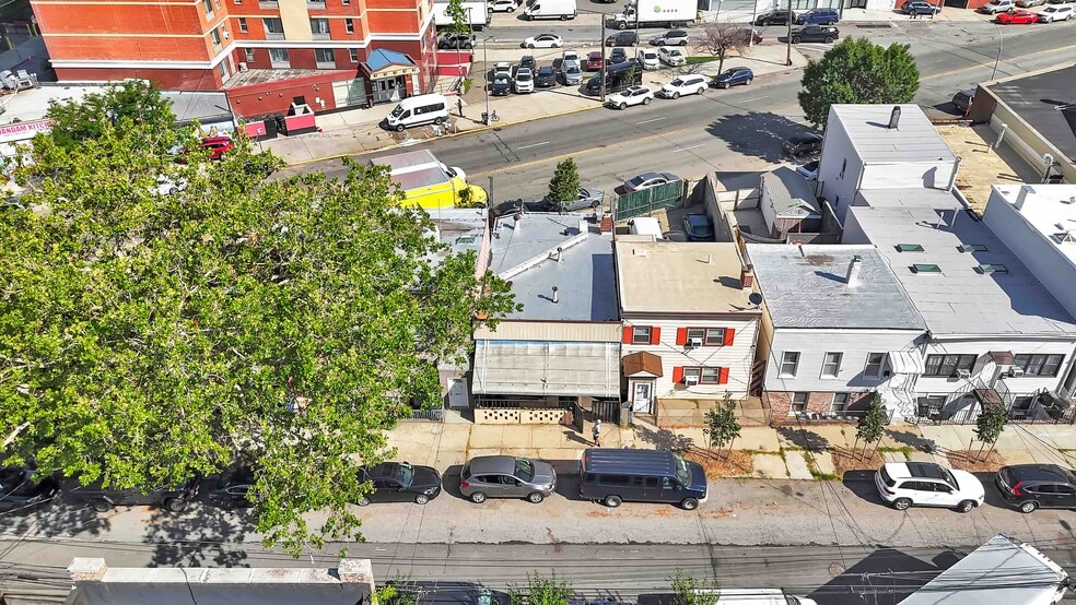 More Photos Of 5224 35th St, Long Island City Light Distribution For Sale