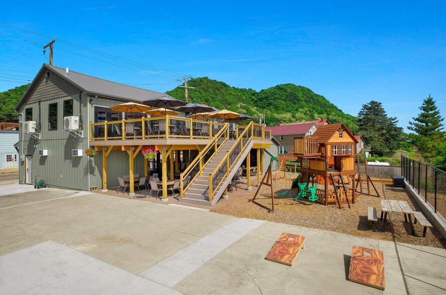 More Photos Of 115 N Shore Dr, Fountain City Restaurant For Sale