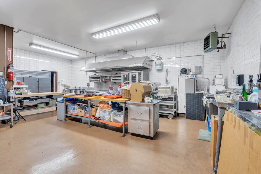 More Photos Of 2610 Bergenline Ave, Union City Health Club For Lease