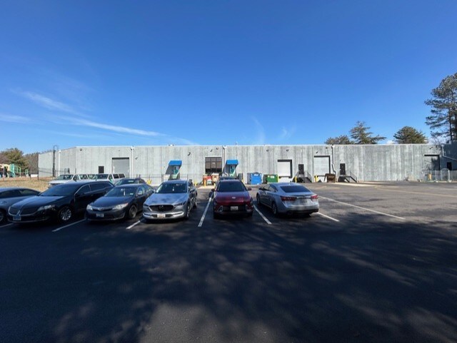 More Photos Of 16201 Trade Zone Ave, Upper Marlboro Industrial For Lease