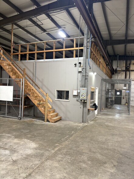 More Photos Of 1818 Scherer Pky, Saint Charles Warehouse For Sale