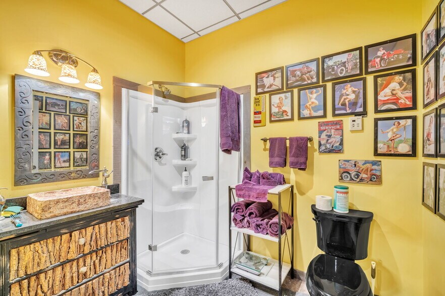 More Photos Of 4271 Calhoun Memorial Hwy, Easley Showroom For Sale