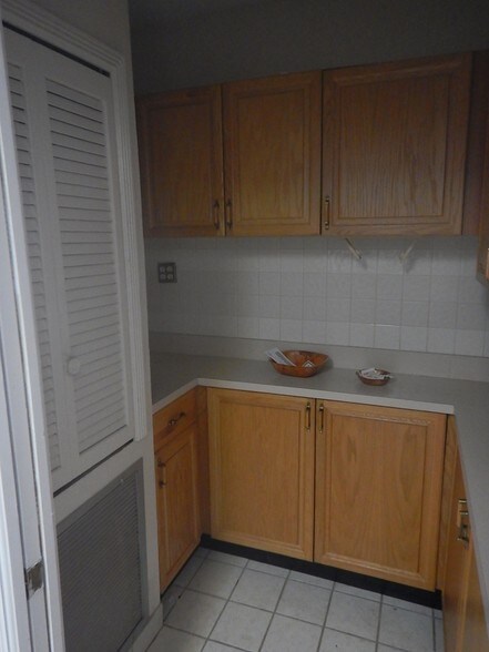 More Photos Of 4199 N Dixie Hwy, Boca Raton Warehouse For Lease