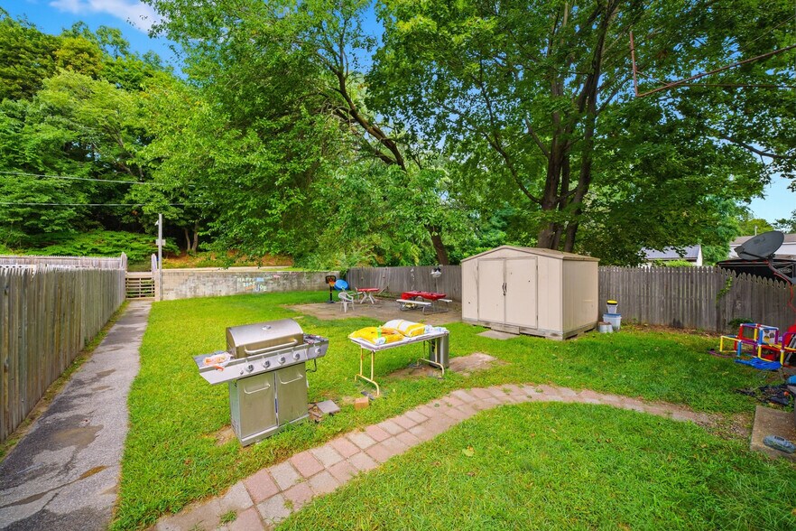 More Photos Of 61 B St, Manchester Multifamily For Sale