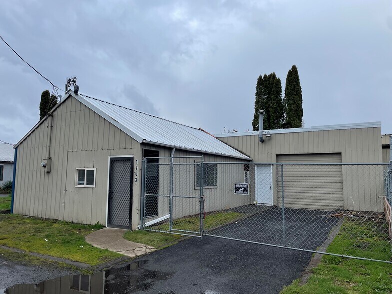 Primary Photo Of 1703 E 4th St, Vancouver Warehouse For Lease