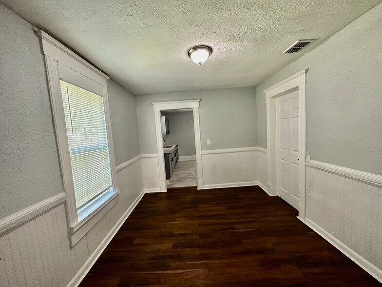 More Photos Of 619 Linwood Ave, Jacksonville Specialty For Sale