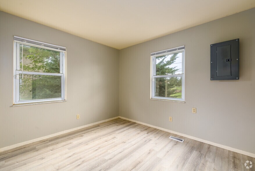More Photos Of 1005 N Park Forest Dr, Marion Apartments For Sale