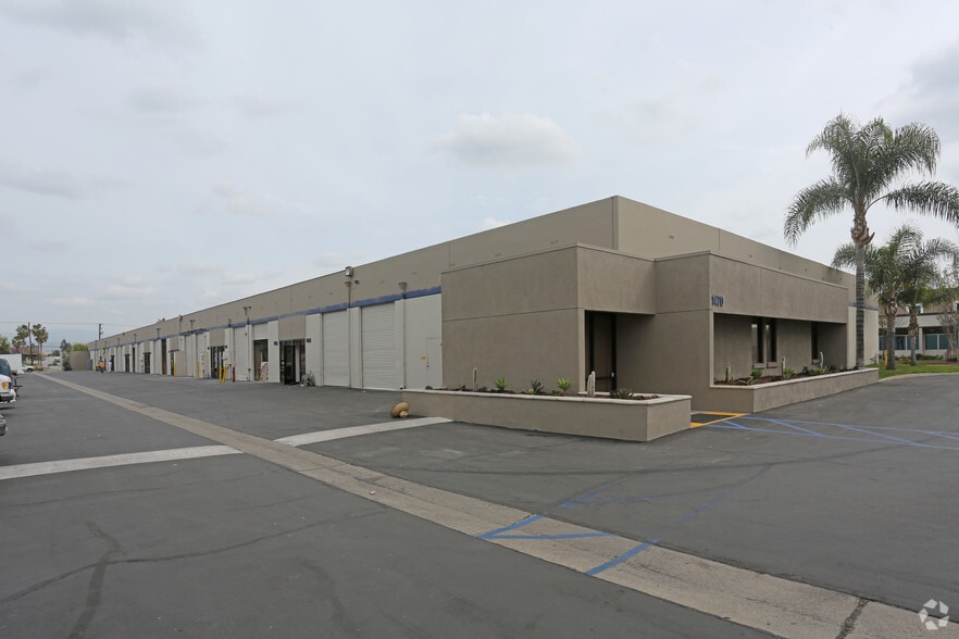 More Photos Of 1440-1472 N Batavia St, Orange Manufacturing For Lease