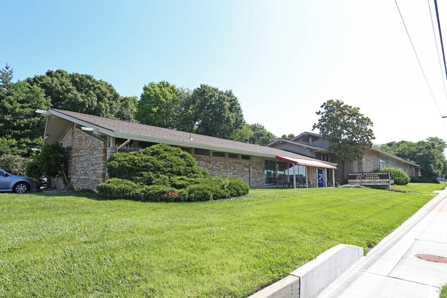 More Photos Of 8600 W 95th St, Overland Park Medical For Lease
