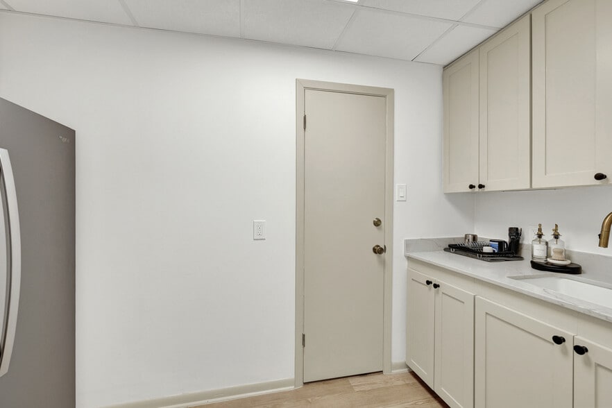 More Photos Of 123 N Seguin Ave, New Braunfels Office For Lease