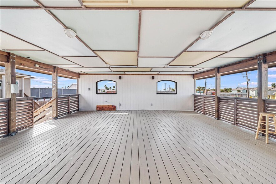 More Photos Of 121 Cut Off Rd, Port Aransas Office For Sale